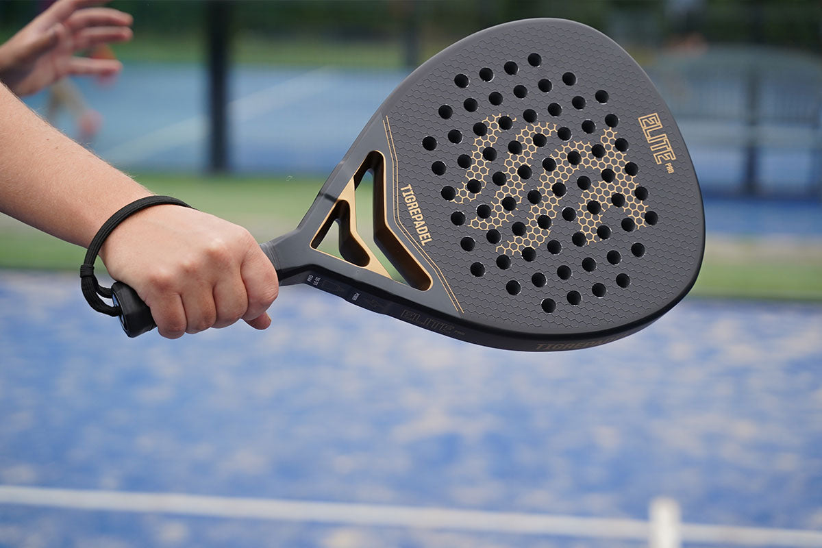 Het belang van een overgrip aanbrengen bij je padelracket