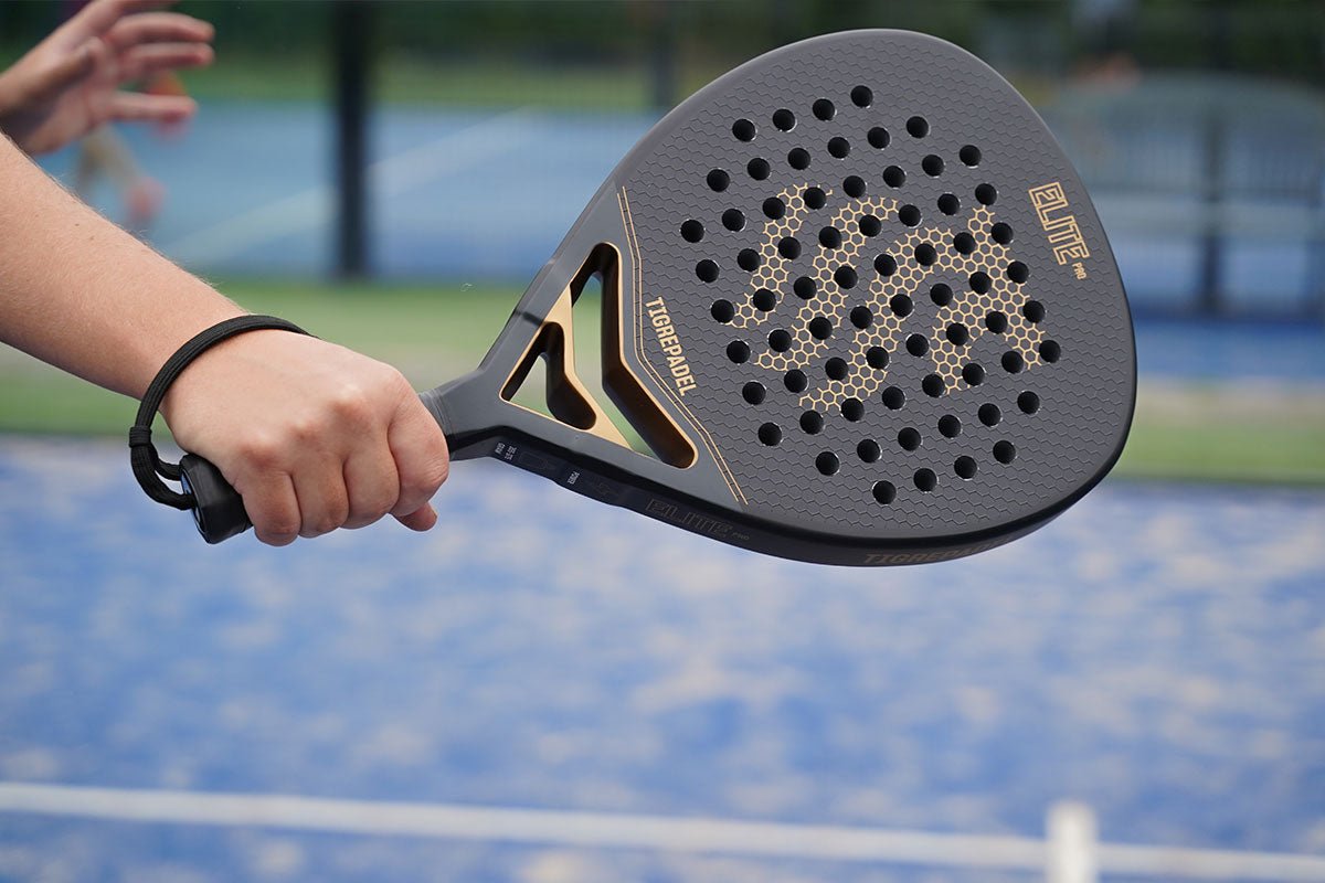 Het belang van een overgrip aanbrengen bij je padelracket - TigrePadel