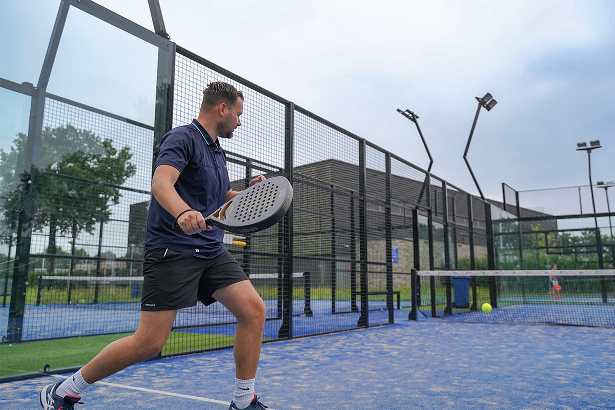 Hoeveel invloed heeft het racket op mijn spel?